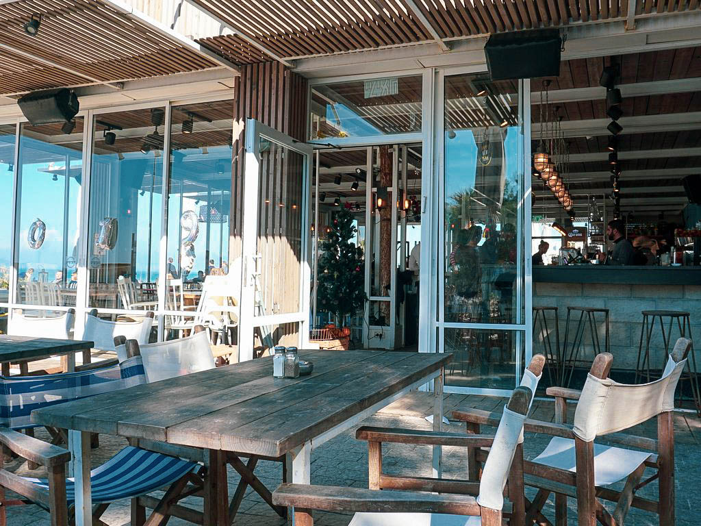 Restaurant am Strand in Tel Aviv